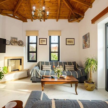 Mani Stone Built Home A Breath Away To The Sea สตูปา ภายนอก รูปภาพ