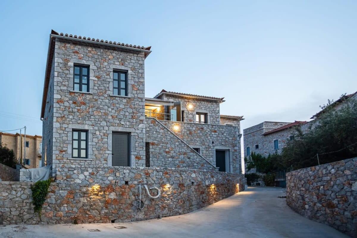Mani Stone Built Home A Breath Away To The Sea สตูปา ภายนอก รูปภาพ