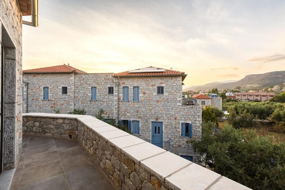 Mani Stone Built Home A Breath Away To The Sea สตูปา ภายนอก รูปภาพ