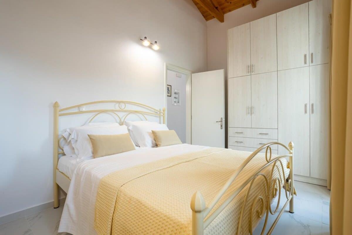 Mani Stone Built Home A Breath Away To The Sea สตูปา ภายนอก รูปภาพ