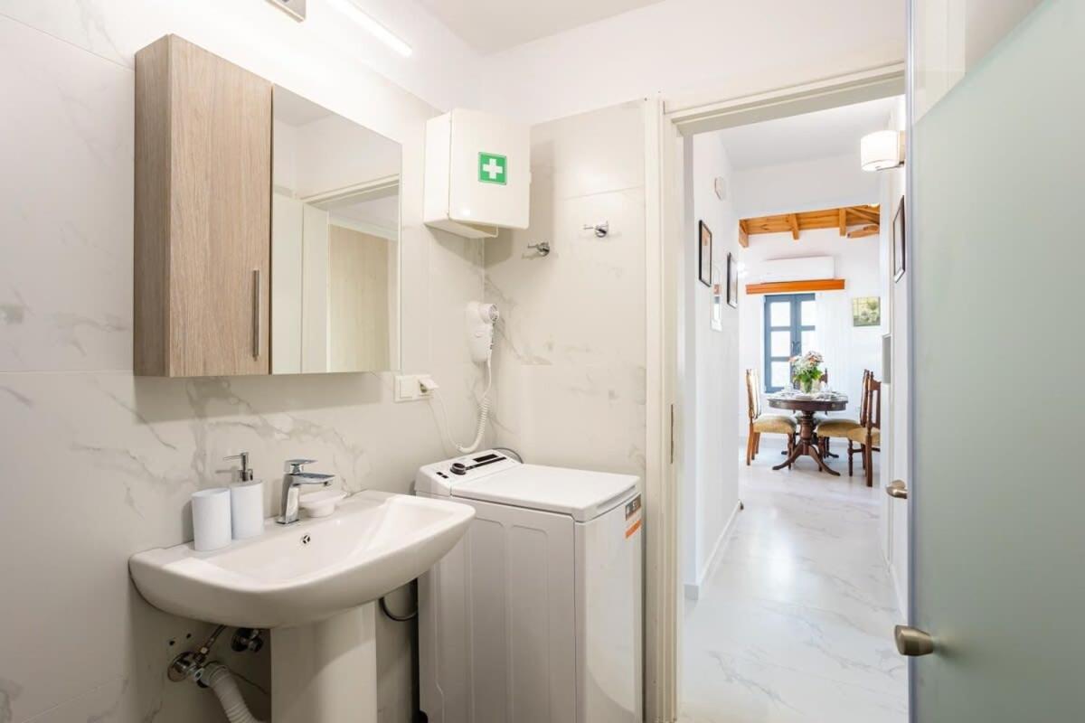 Mani Stone Built Home A Breath Away To The Sea สตูปา ภายนอก รูปภาพ