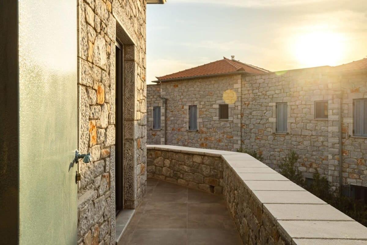 Mani Stone Built Home A Breath Away To The Sea สตูปา ภายนอก รูปภาพ