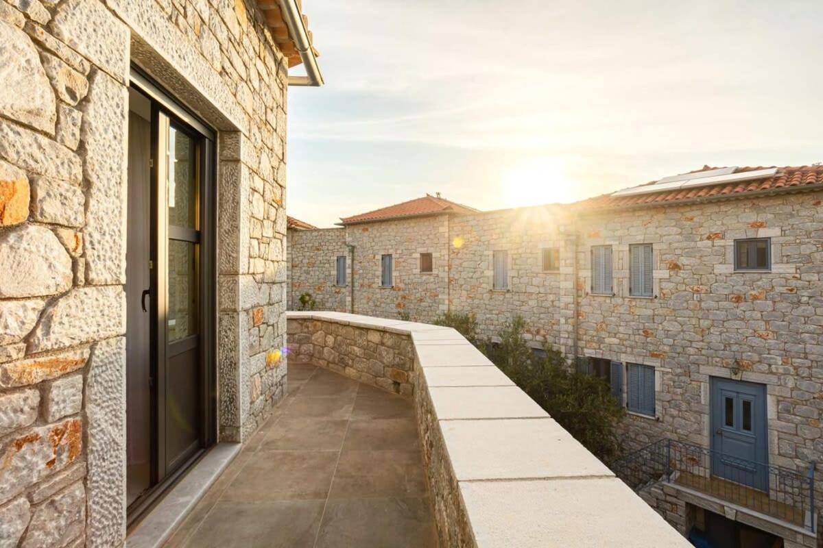 Mani Stone Built Home A Breath Away To The Sea สตูปา ภายนอก รูปภาพ